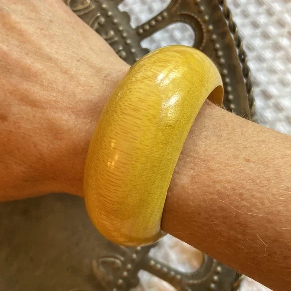 MANGO TREE Mustard Yellow Gold Light Wooden Boho Bangle Bracelet - Picture 2 of 11